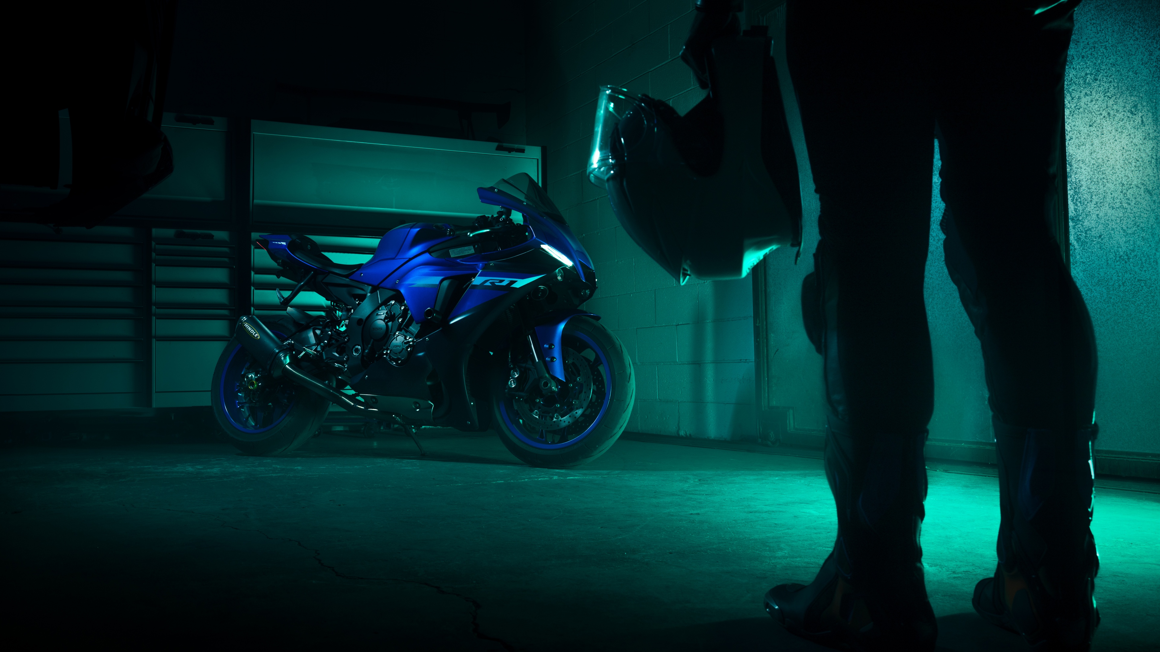 Yamaha YZF-R1 Wallpaper