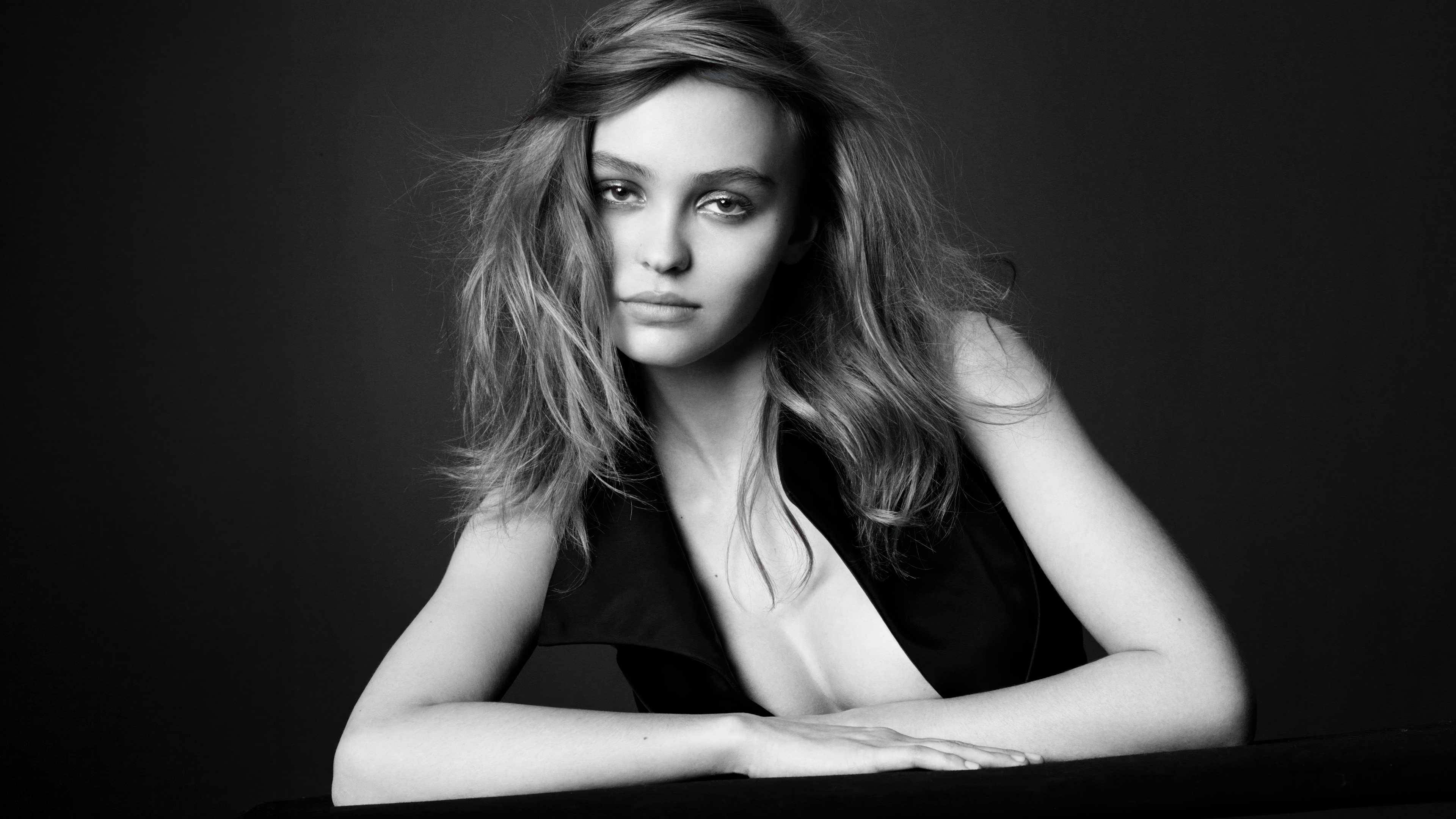 Lily Rose Depp Wallpaper