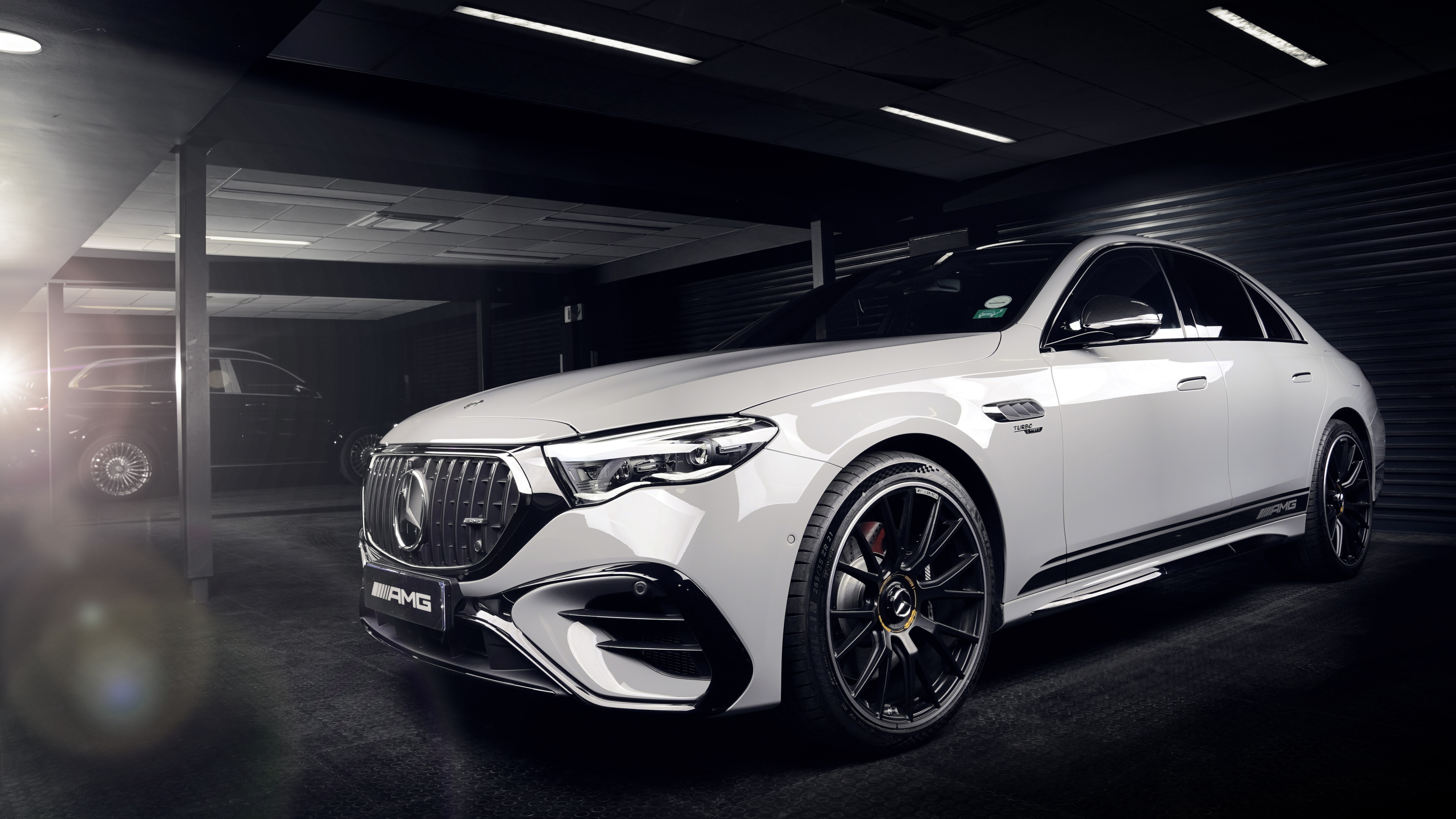 Mercedes-AMG E 53 HYBRID 4MATIC+ Wallpaper