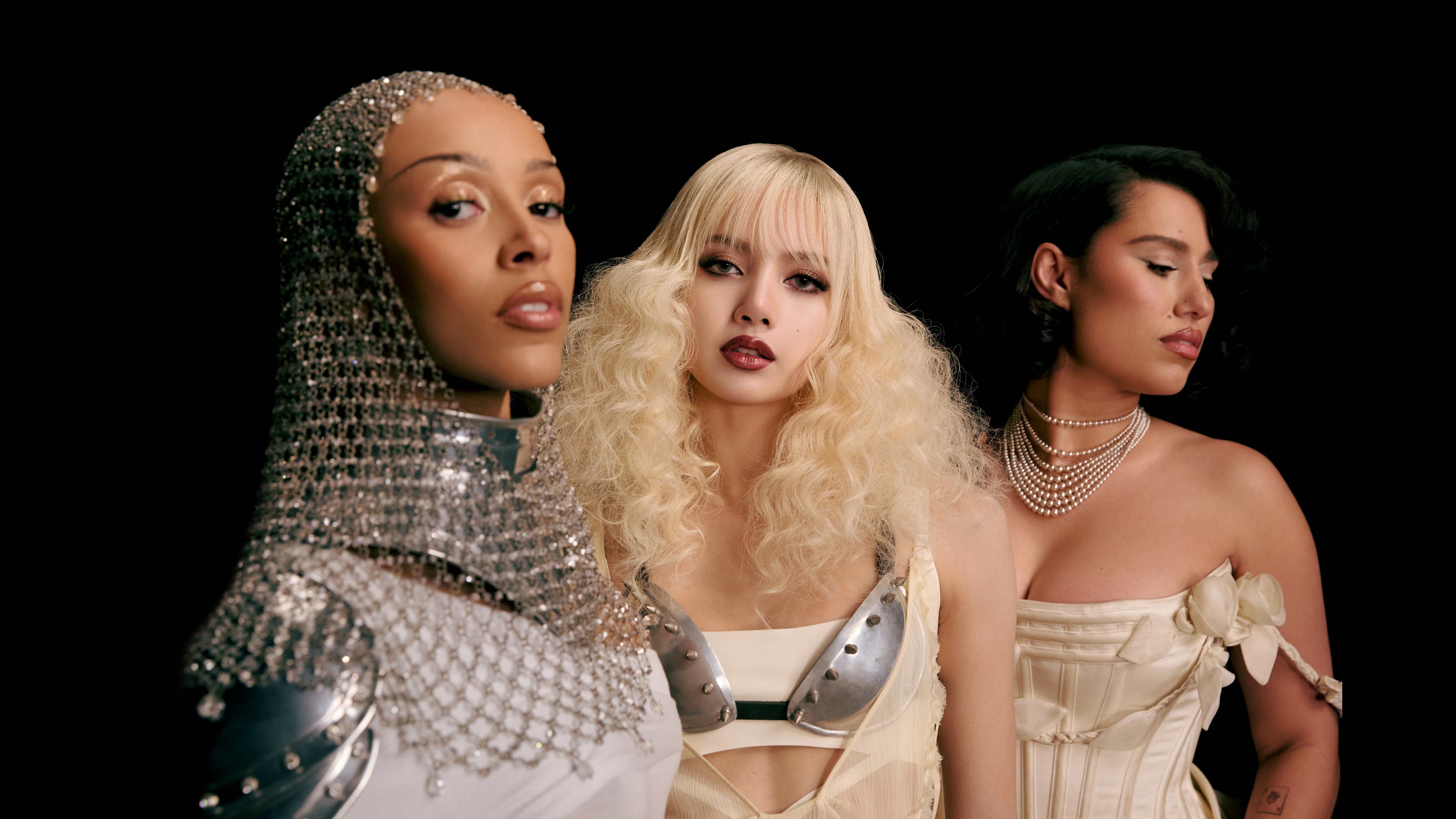 Lisa Born Again Wallpaper