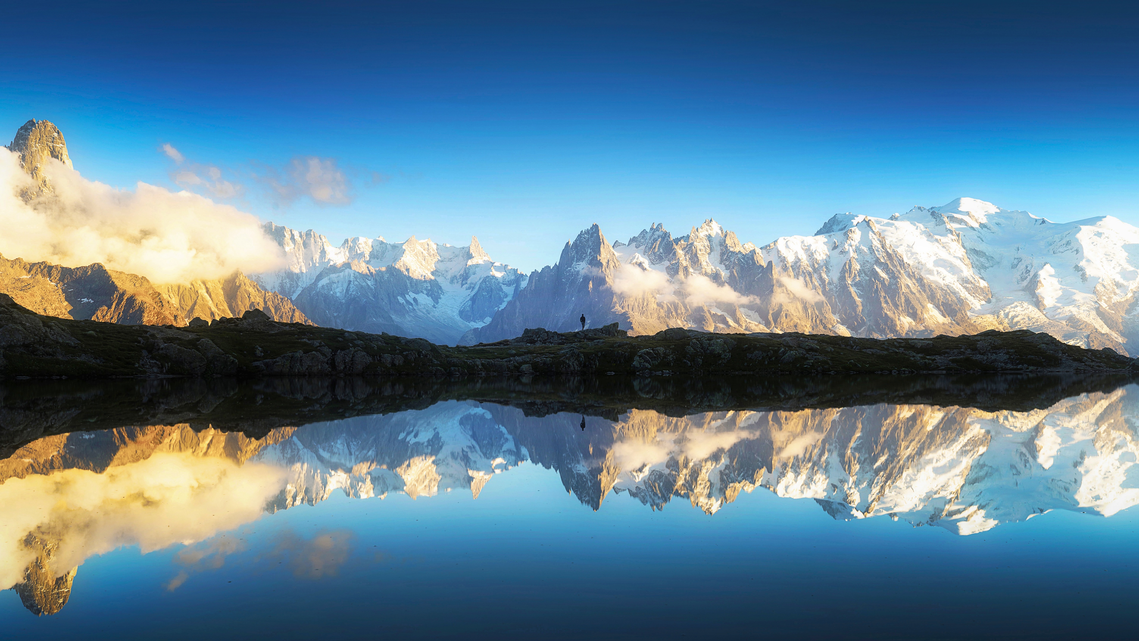 Mont Blanc massif Wallpaper