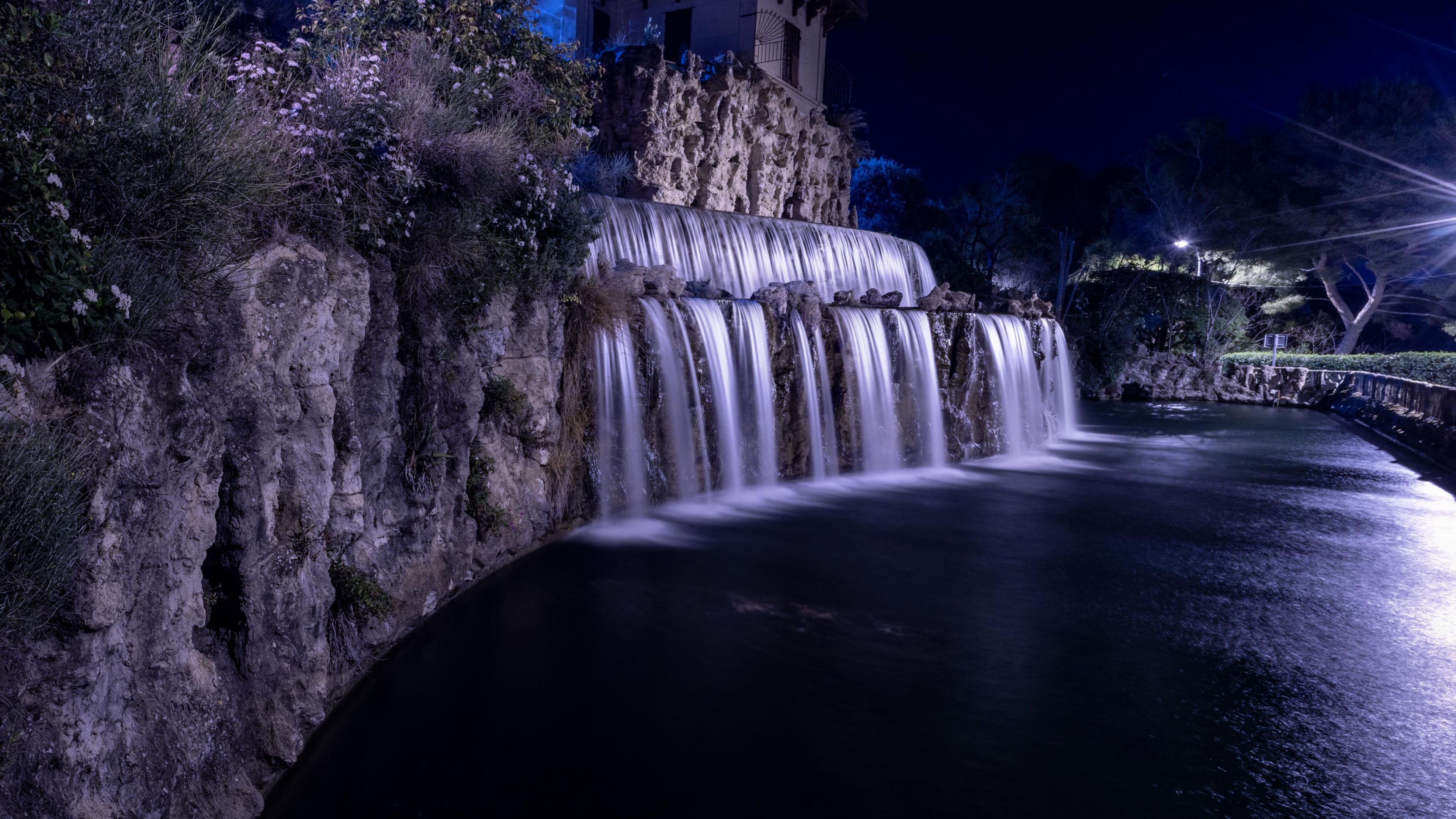 Cascade Gairaut Wallpaper