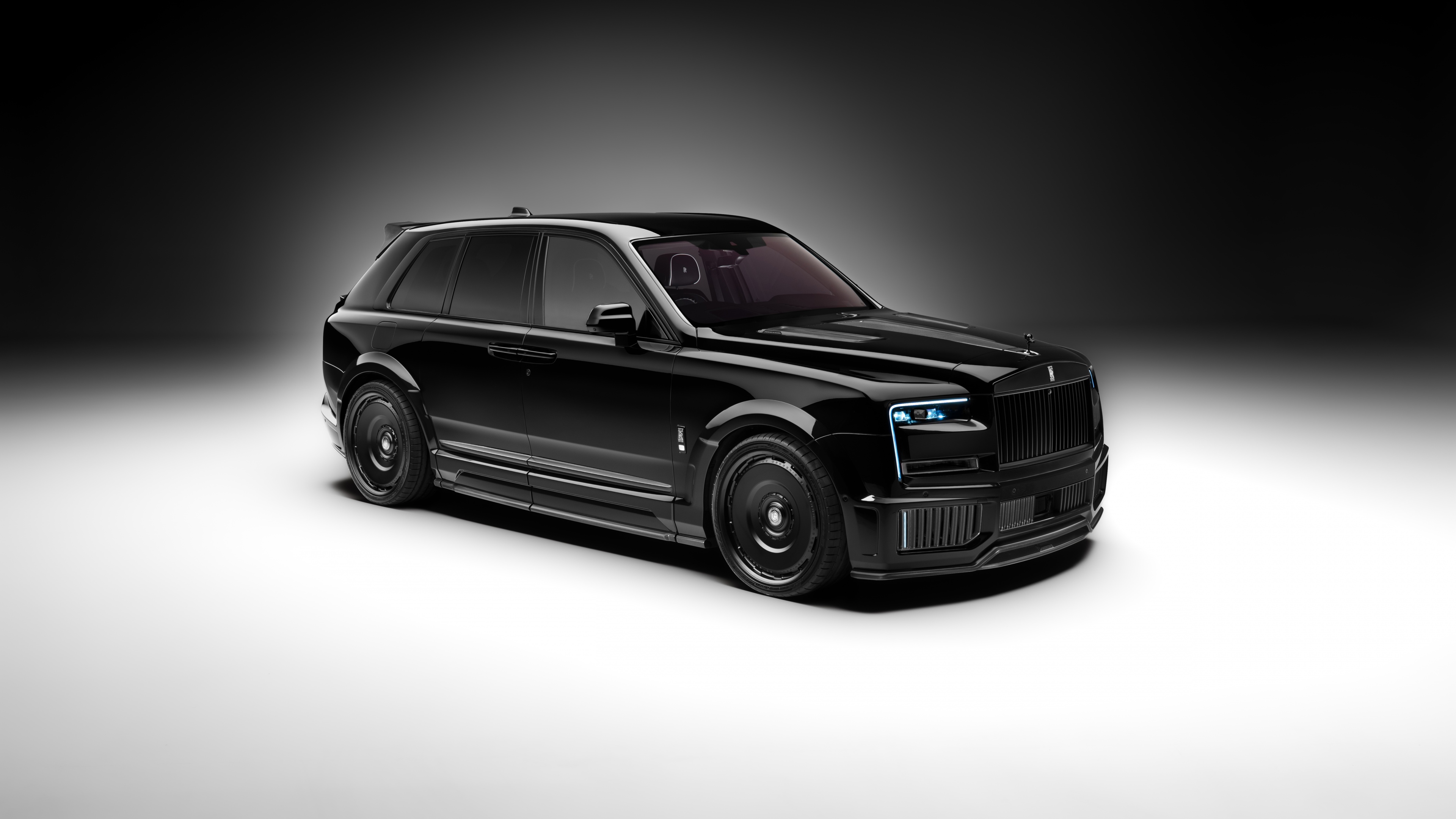 Urban Automotive Rolls-Royce Cullinan Wallpaper
