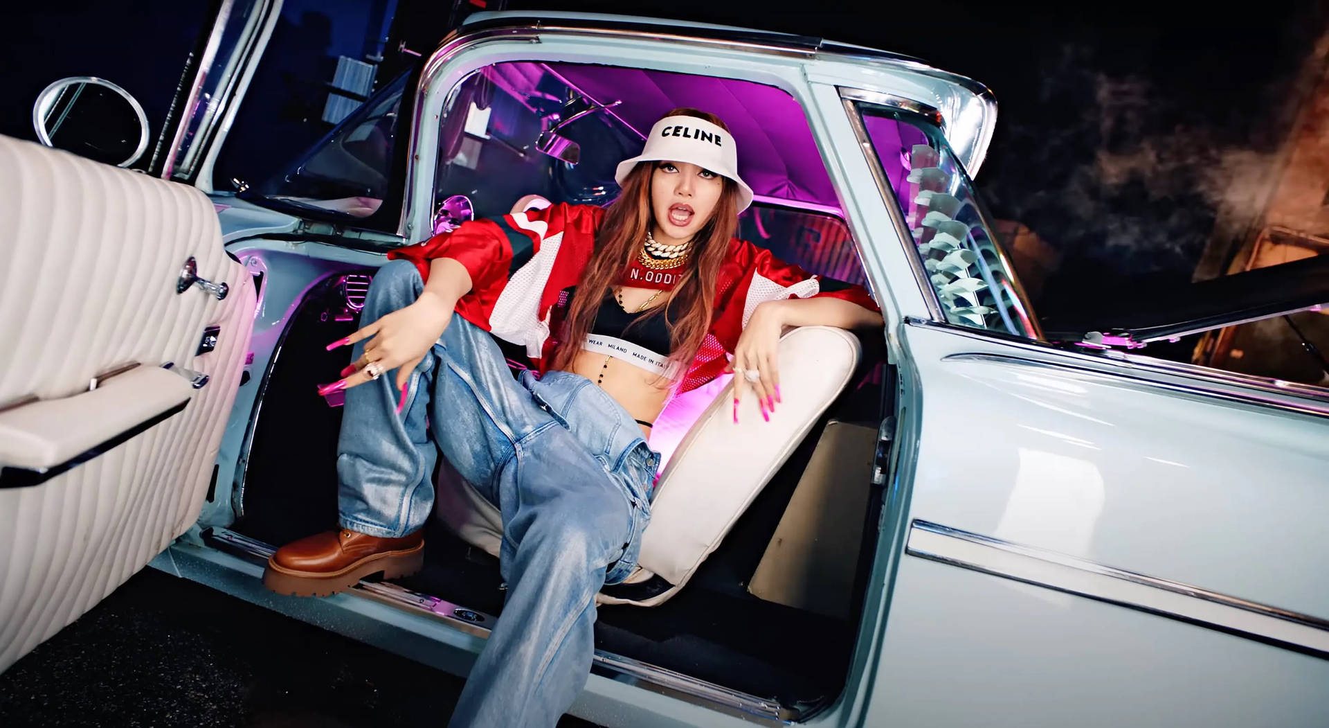 Classic Lisa Cool K Pop Idol Screen Background