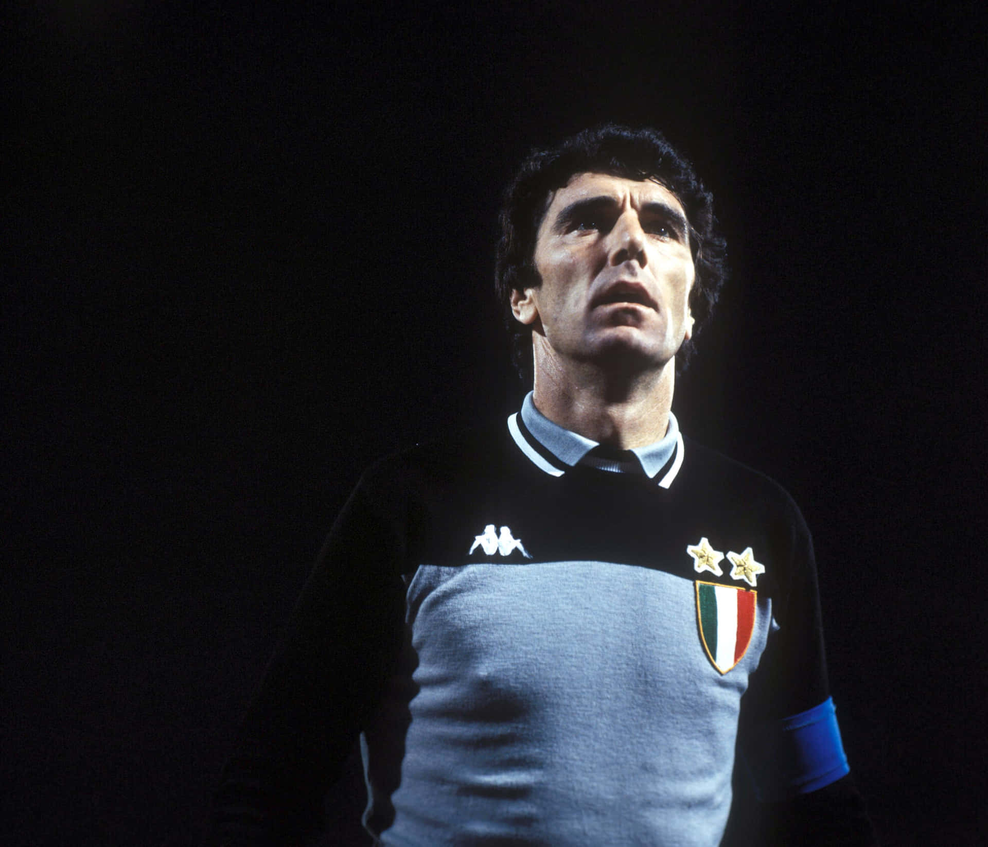 Professional Greatest Italian Goalkeeper Dino Zoff Screen Background